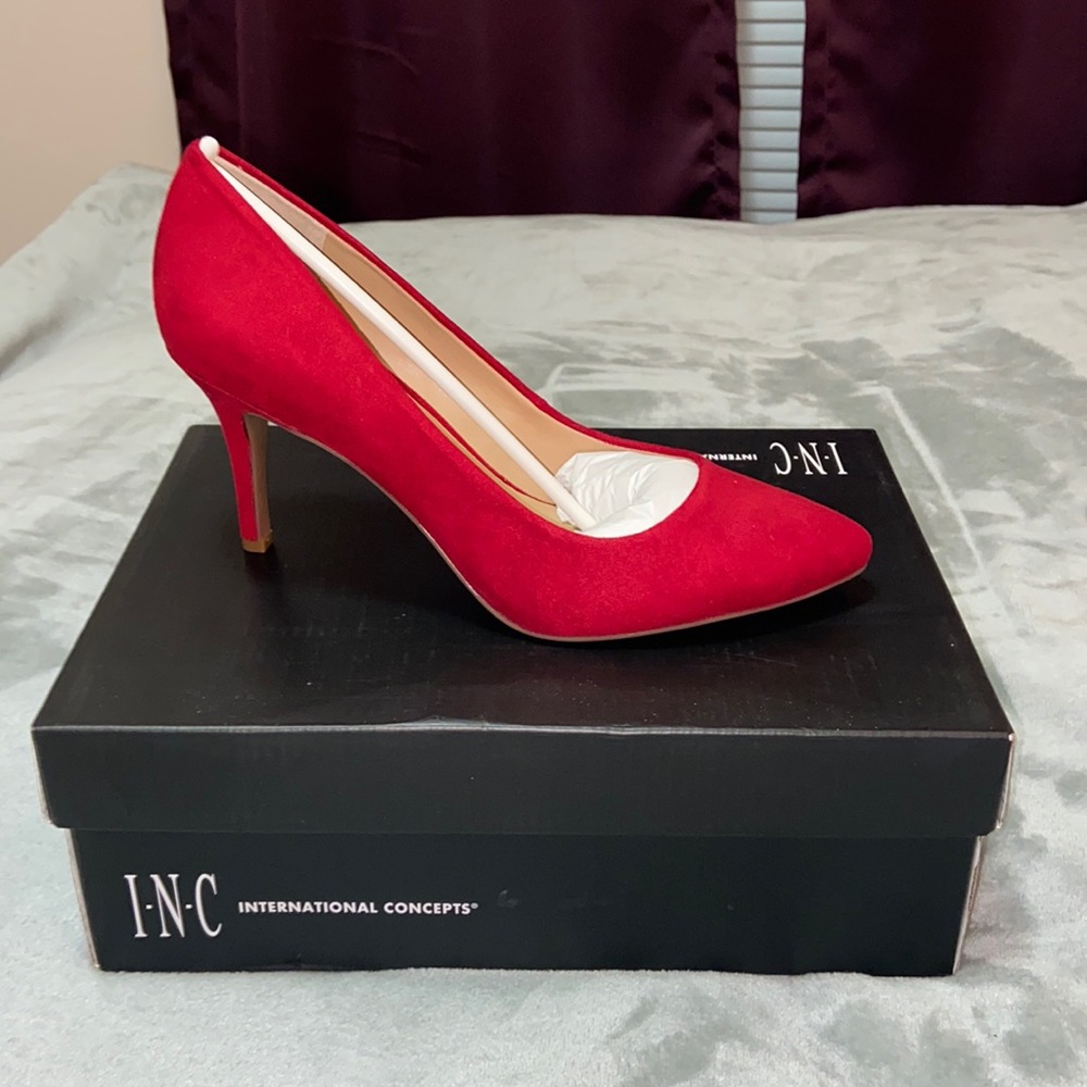 NWT INC Red Heels